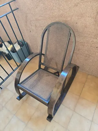 Mecedora antigua rejilla