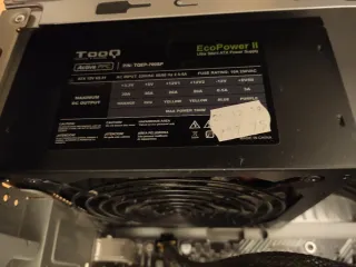 Torre con fuente y DVD