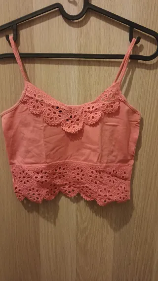 Top rosa con encaje