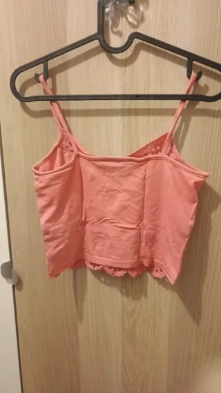 Top rosa con encaje