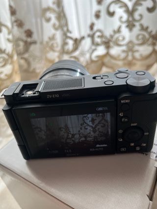 Sony ZV-E10 Mirrorless + Accessori