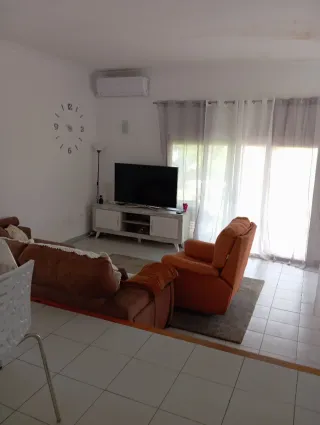 VENTA DE CASA CANTONERA BESALÚ