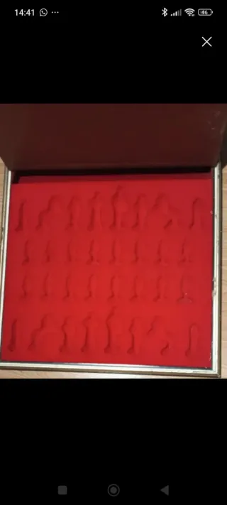 Tablero de ajedrez de madera y cuero