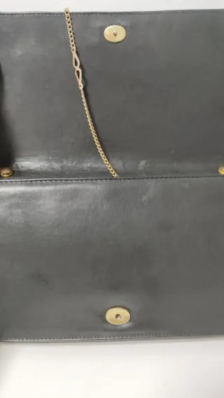 Bolso vintage negro cadena dorada
