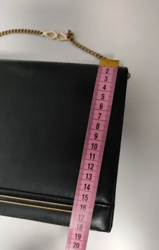 Bolso vintage negro cadena dorada