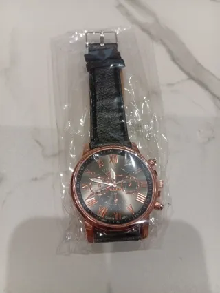 Reloj de pulsera con correa negra