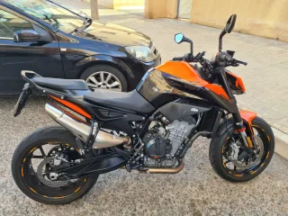 Moto Ktm duke 890