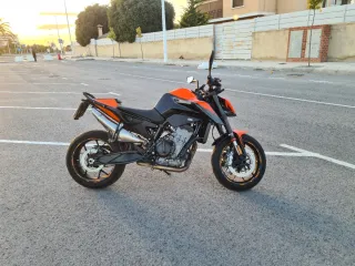 Moto Ktm duke 890