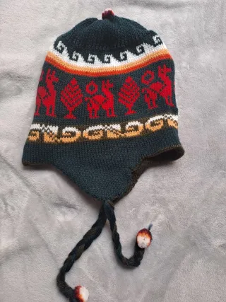 Gorro Chullo tejido con orejeras. Reversible.