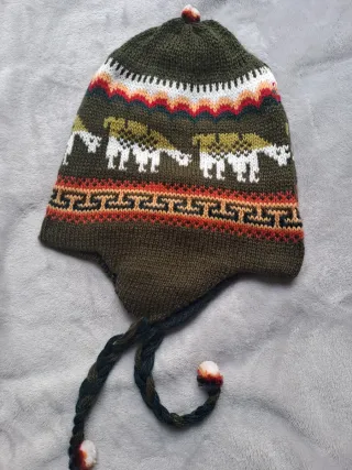 Gorro Chullo tejido con orejeras. Reversible.