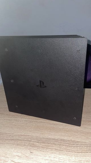 PS4 Pro 1TB Negra + Mando Camuflaje