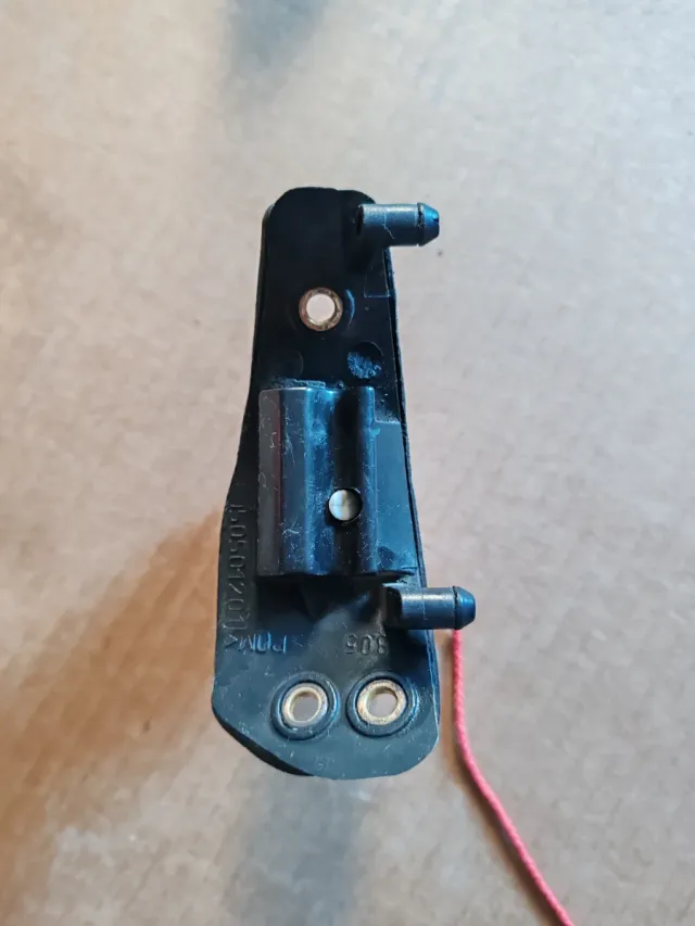 Electro cerradura tapa deposito Alfa Romeo 159