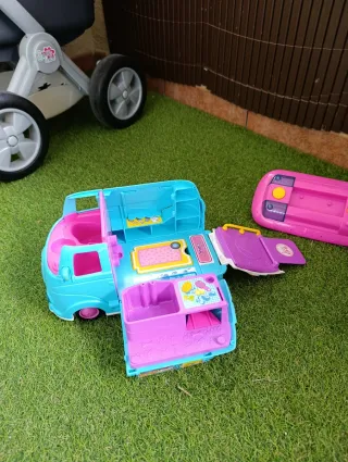 Pinypon. Casa más ambulancia y muchos muñecos