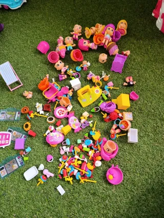 Pinypon. Casa más ambulancia y muchos muñecos