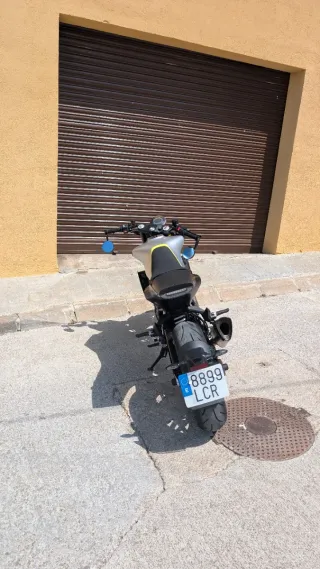 Husqvarna Vitpilen 701 Akrapovic