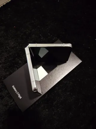 Samsung Galaxy Z Flip 5 Prata