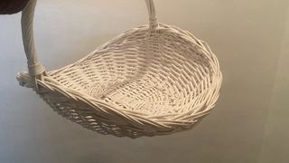 Cesta de mimbre blanca