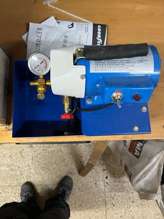 Bomba presion eléctrica con manómetro