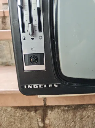 Televisor Antiguo Indelec Beige y Negro