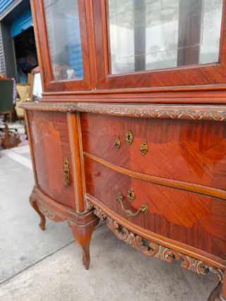 Vitrina en perfecto estado llave original