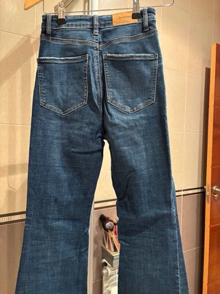 Pantalón vaquero flare azul Talla 34