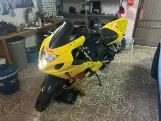Suzuki GSXR600 con Mivv homologado