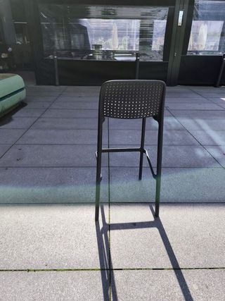 Taburetes apilables grises
