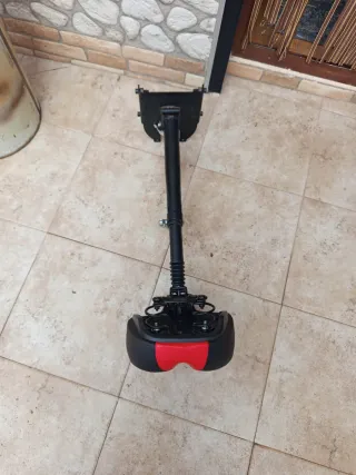 Sillín de un patinete ancho y cómodo