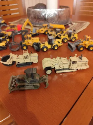 Set 2 mezzi da cantiere: escavatore e dumper