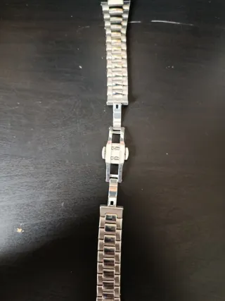 Correa de reloj de metal plateado