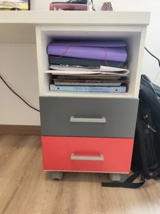 Escritorio y cajoneras-Disponible hasta 30/1