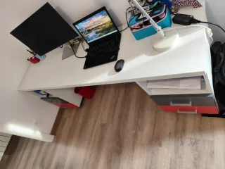 Escritorio y cajoneras-Disponible hasta 30/1