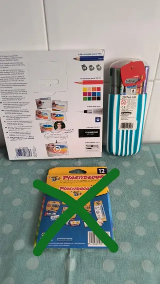 Lote : Lápices y acuarelas