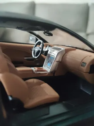 Aston Martin Vanquish 1/18 Bburago