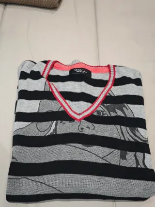 Jersey moderno cuello pico rayas