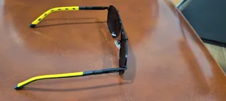 Gafas de sol Police negras y amarillas