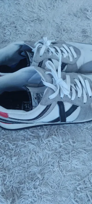 Zapatillas Munich grises y blancas