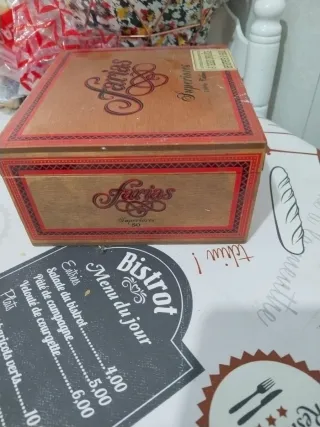 Caja de madera Farias Superiores