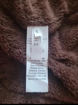 Parka azul con capucha y pelo