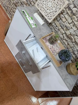 Recibidor moderno piedra y blanco