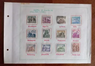 5 HOJAS CON 72 SELLOS AÑOS 60: CASTILLOS, PINTURAS