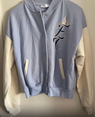 Chaqueta universitaria tipo sudadera Bershka