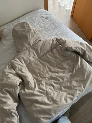 Chaqueta acolchada beige Stradivarius