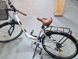 Bicicleta Mujer Blanca con Cesta