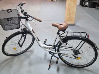 Bicicleta Mujer Blanca con Cesta