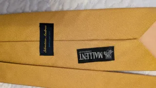 Corbata de seda natural dorada