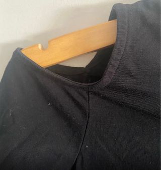 Camiseta Subdued manga larga hombros descubiertos