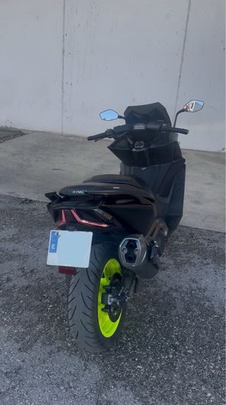 Kymco AK 550