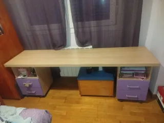 Escritorio juvenil madera y morado