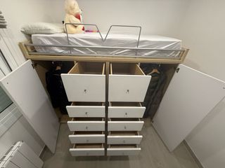 Cama alta con armario y cajones